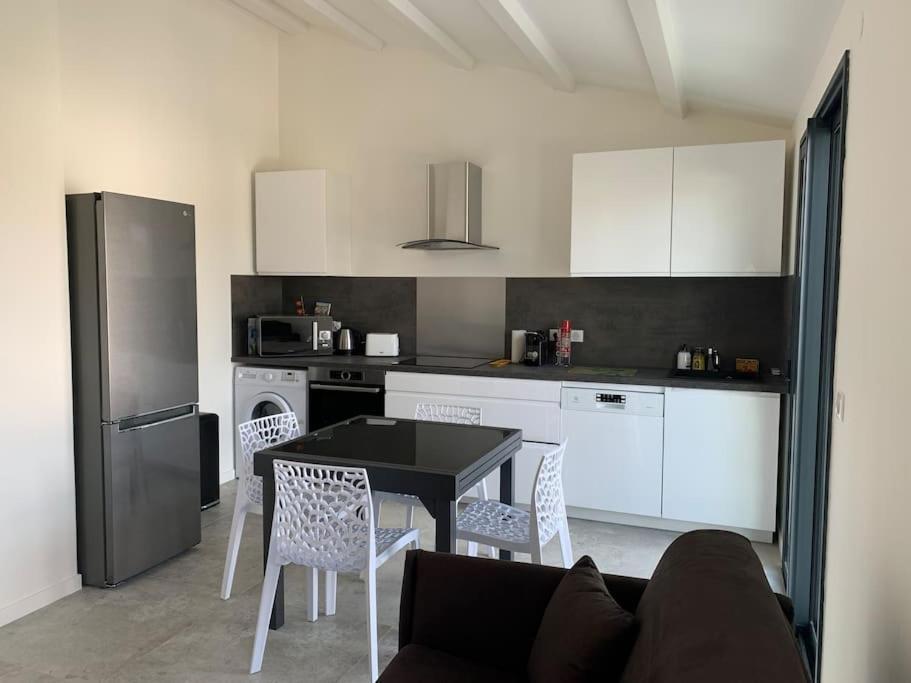 Maison Terrasse Proche Centre Et Ile De Re Apartment *